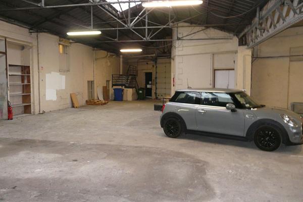 Local Commercial 5 pièces - 950 m²