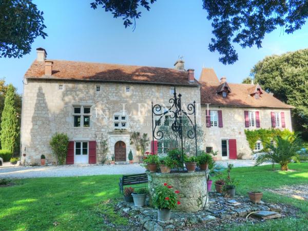 Manoir du XVIe siècle avec ses dépendances, proche Agen
