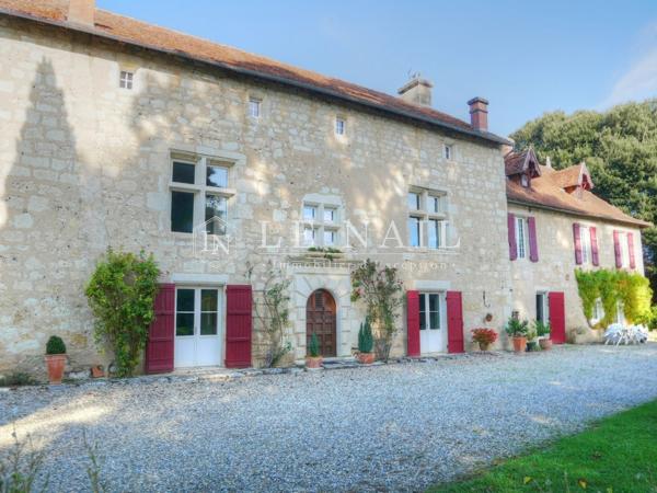 Manoir du XVIe siècle avec ses dépendances, proche Agen
