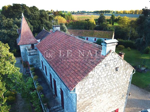 Manoir du XVIe siècle avec ses dépendances, proche Agen
