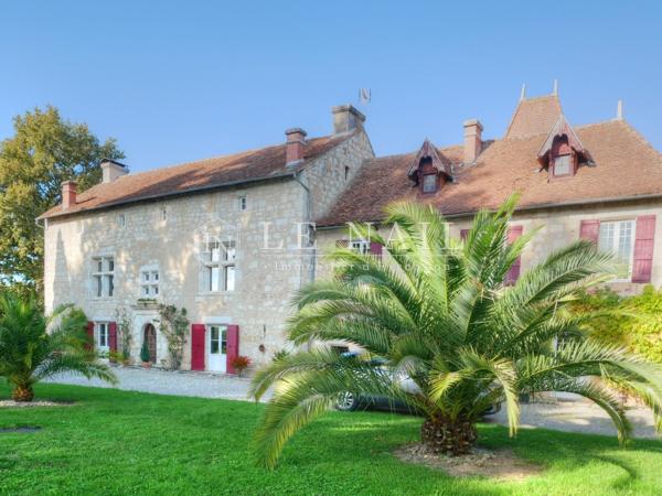 Manoir du XVIe siècle avec ses dépendances, proche Agen