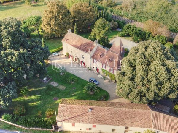 Manoir du XVIe siècle avec ses dépendances, proche Agen