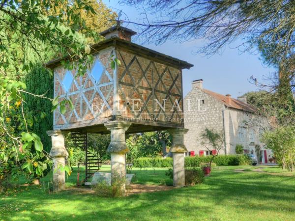 Manoir du XVIe siècle avec ses dépendances, proche Agen