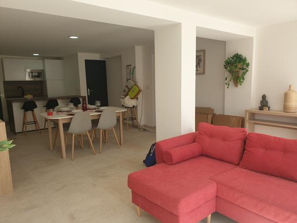 SUPERBE T3, TERRASSE, JARDIN, PARKINGS HAUT DE GAMME REFAIT A NEUF