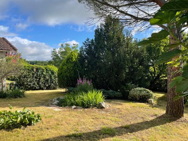 La Sauvetat-sur-Lède (47150) Nord Villeneneuve sur lot - charme de la pierre avec jardin sans vis-à-vis et vue dégagée