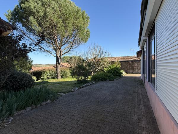 La Sauvetat-sur-Lède (47150) Nord Villeneneuve sur lot - charme de la pierre avec jardin sans vis-à-vis et vue dégagée