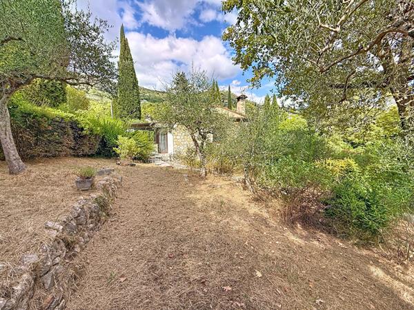 Maison à vendre à Peymeinade - 5 pièces, 4 chambres, grand jardin, 112 m² habitable, 163 m² au sol, 1325 m² de terrain