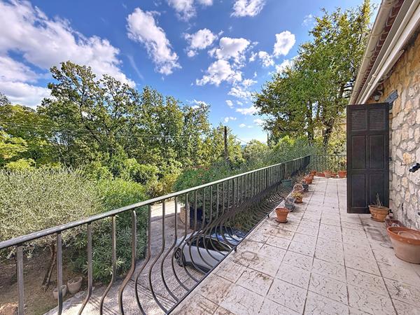 Maison à vendre à Peymeinade - 5 pièces, 4 chambres, grand jardin, 112 m² habitable, 163 m² au sol, 1325 m² de terrain