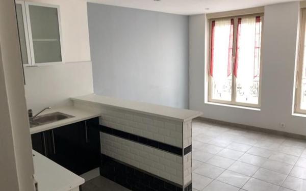 Immeuble à vendre    3 pièces • 110 m2 Bléneau