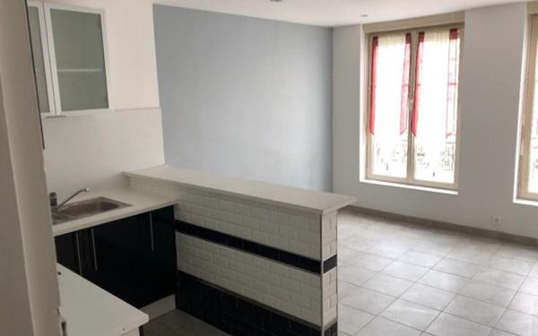 Immeuble à vendre    3 pièces • 110 m2 Bléneau