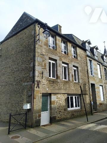 Maison de ville en pierre entièrement rénovée – 114 m² habitables