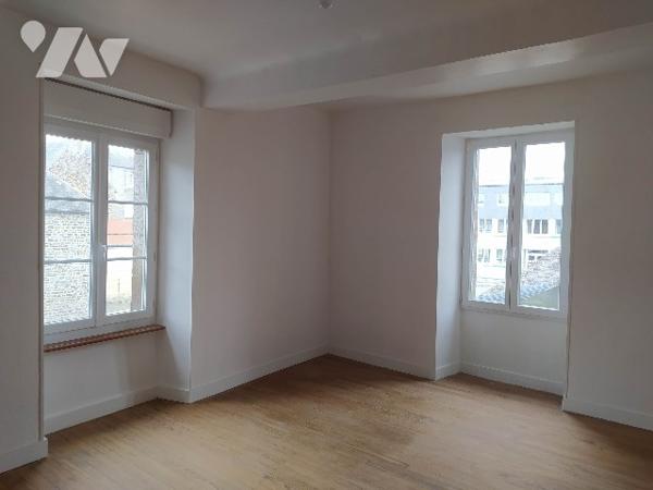 Maison de ville en pierre entièrement rénovée – 114 m² habitables