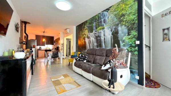 Dpt Hautes Pyrénées (65), à vendre TRIE SUR BAISE Maison T3 de 76 m² habitables avec garage et cour sur 78 m² de terrain, au centre ville