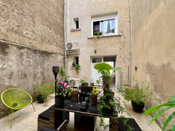 Dpt Hautes Pyrénées (65), à vendre TRIE SUR BAISE Maison T3 de 76 m² habitables avec garage et cour sur 78 m² de terrain, au centre ville