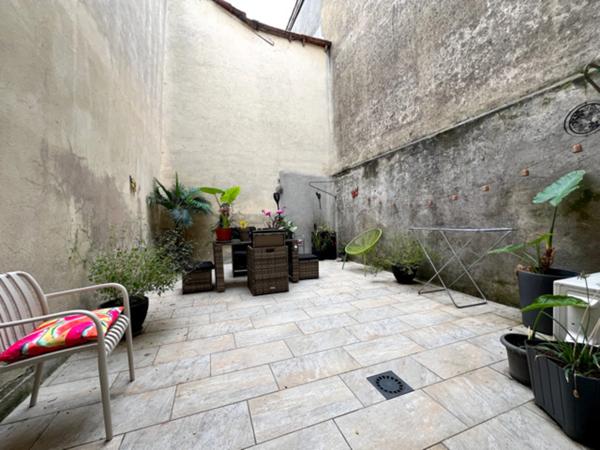 Dpt Hautes Pyrénées (65), à vendre TRIE SUR BAISE Maison T3 de 76 m² habitables avec garage et cour sur 78 m² de terrain, au centre ville