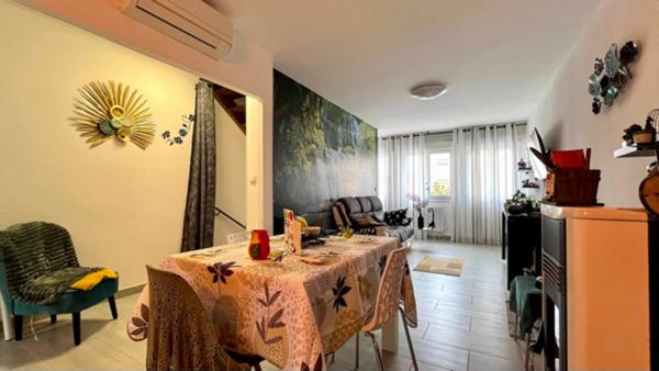 Dpt Hautes Pyrénées (65), à vendre TRIE SUR BAISE Maison T3 de 76 m² habitables avec garage et cour sur 78 m² de terrain, au centre ville