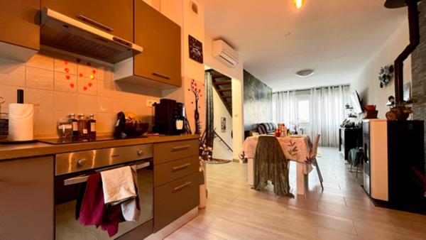 Dpt Hautes Pyrénées (65), à vendre TRIE SUR BAISE Maison T3 de 76 m² habitables avec garage et cour sur 78 m² de terrain, au centre ville