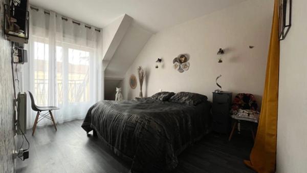 Dpt Hautes Pyrénées (65), à vendre TRIE SUR BAISE Maison T3 de 76 m² habitables avec garage et cour sur 78 m² de terrain, au centre ville