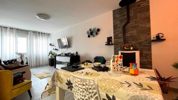 Dpt Hautes Pyrénées (65), à vendre TRIE SUR BAISE Maison T3 de 76 m² habitables avec garage et cour sur 78 m² de terrain, au centre ville