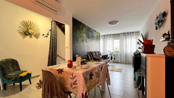 Dpt Hautes Pyrénées (65), à vendre TRIE SUR BAISE Maison T3 de 76 m² habitables avec garage et cour sur 78 m² de terrain, au centre ville