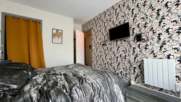 Dpt Hautes Pyrénées (65), à vendre TRIE SUR BAISE Maison T3 de 76 m² habitables avec garage et cour sur 78 m² de terrain, au centre ville