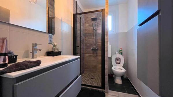 Dpt Hautes Pyrénées (65), à vendre TRIE SUR BAISE Maison T3 de 76 m² habitables avec garage et cour sur 78 m² de terrain, au centre ville