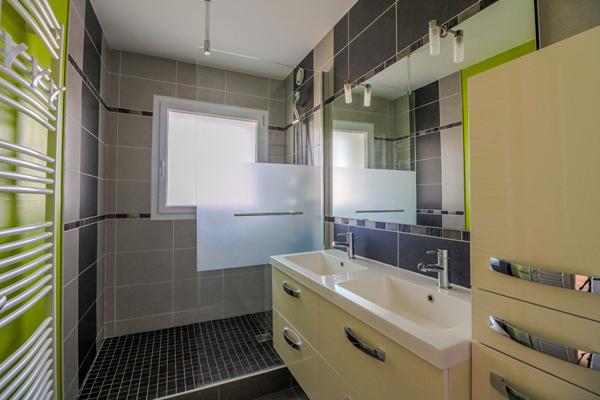 Appartement Nevers 3 chambres, balcon plein sud, parking sous terrain, 2 heures de Paris