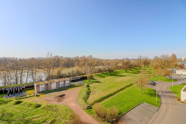 Appartement Nevers 3 chambres, balcon plein sud, parking sous terrain, 2 heures de Paris