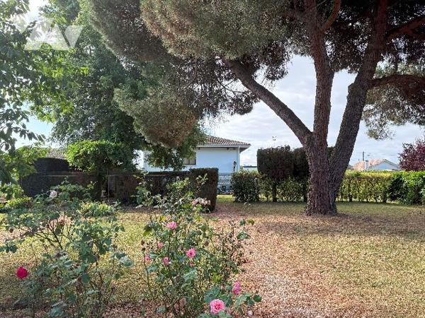 Tonneins- A pied des commerces, cette villa cossue avec parc, ne manquera pas de vous séduire !