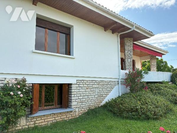 Tonneins- A pied des commerces, cette villa cossue avec parc, ne manquera pas de vous séduire !