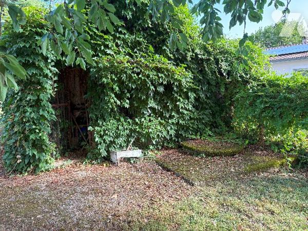Tonneins- A pied des commerces, cette villa cossue avec parc, ne manquera pas de vous séduire !
