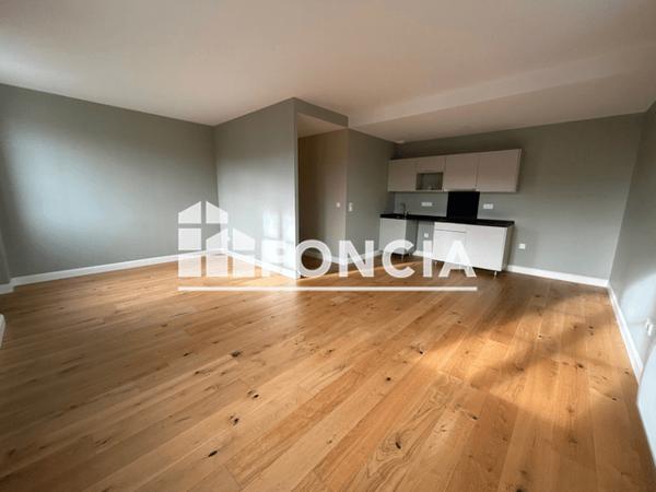 Location Appartement 3 pièces 79.46 m² - 15 RUE GUILLAUME VII LE TROUBADOUR Poitiers 86000