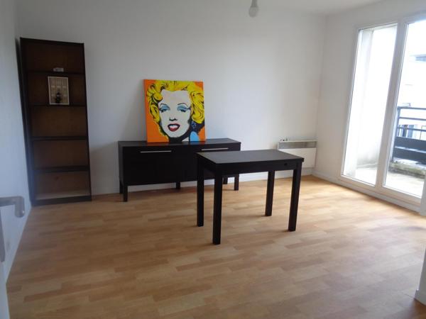 Très beau 2P 40M2 proche Gare Cergy-le-Haut au 5ème et dernier étage avec 2 places de parking et cave