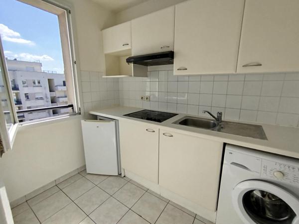 Très beau 2P 40M2 proche Gare Cergy-le-Haut au 5ème et dernier étage avec 2 places de parking et cave