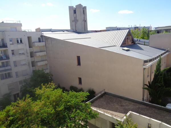 Très beau 2P 40M2 proche Gare Cergy-le-Haut au 5ème et dernier étage avec 2 places de parking et cave