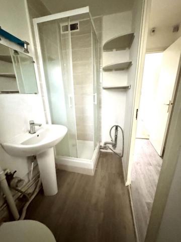 À Vendre ? Studio 26m2 Rez-de-Jardin et Cave ? Lyon 8