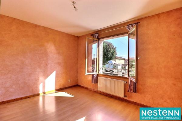 Maison 3 pièces de 90m² sur un terrain de 456m² situé à Vaulx-en-Velin au fond d'une impasse