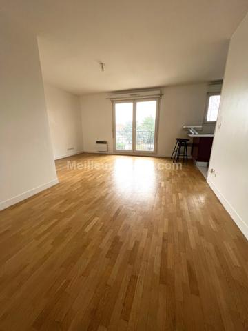 Villemomble Appt 2 pièces + Balcon + Pkg + Cave... 10 Min RER E...