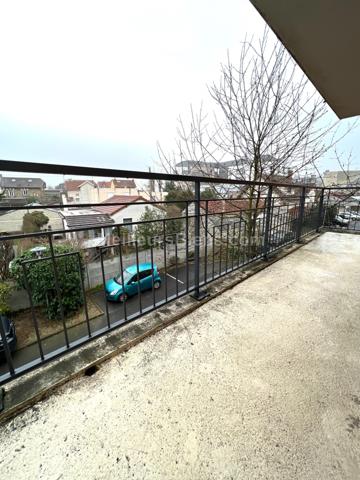 Villemomble Appt 2 pièces + Balcon + Pkg + Cave... 10 Min RER E...