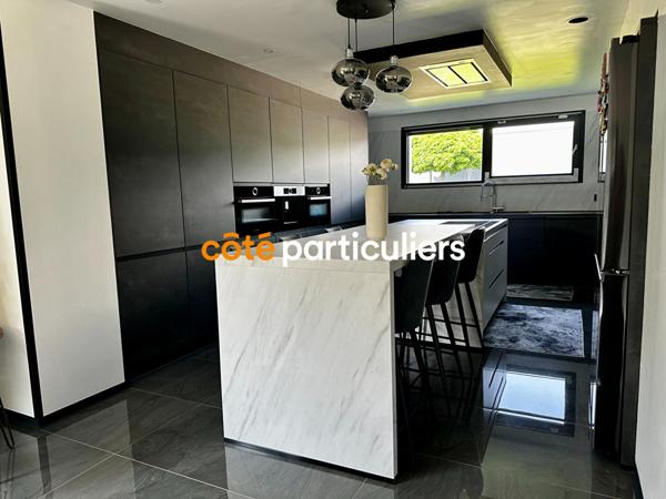 Vente Maison214 m² - 6 Pièces - MIRECOURT (88500)