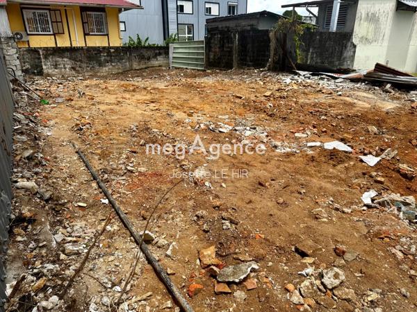 Terrain à CAYENNE, 97300 - 223m²