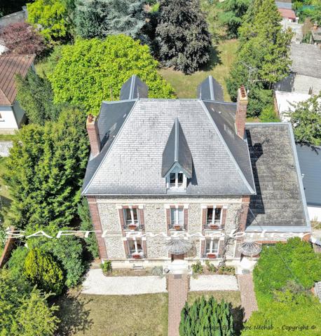 Maison de maître de 230m2 sur un terrain de 1450m2 dans un secteur calme…