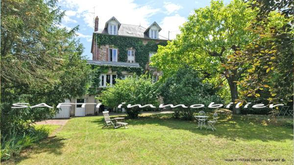 Maison de maître de 230m2 sur un terrain de 1450m2 dans un secteur calme…