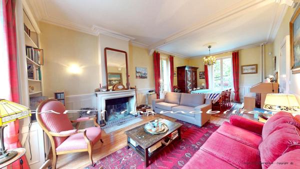 Maison de maître de 230m2 sur un terrain de 1450m2 dans un secteur calme…