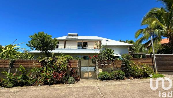 Maison 7 pièces de 232 m² à Saint-Philippe (97442)