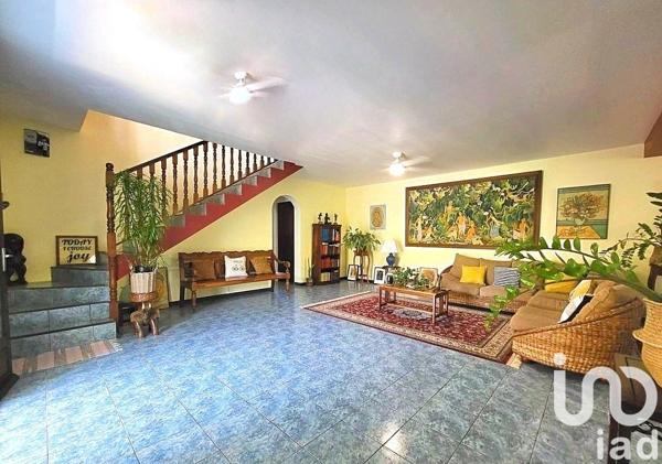 Maison 7 pièces de 232 m² à Saint-Philippe (97442)