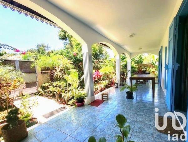 Maison 7 pièces de 232 m² à Saint-Philippe (97442)