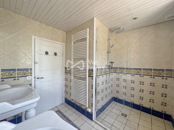 Longère 182 m2 avec double garage, terrain paysager, SPA, sauna...