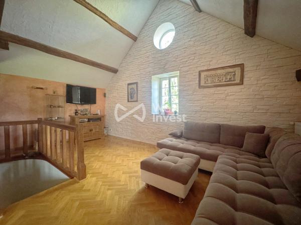 Longère 182 m2 avec double garage, terrain paysager, SPA, sauna...