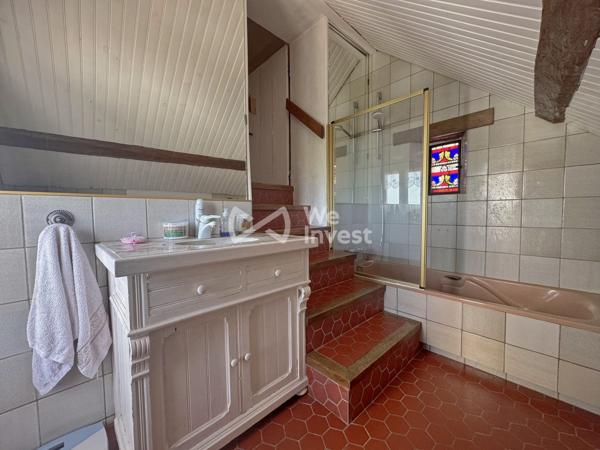 Longère 182 m2 avec double garage, terrain paysager, SPA, sauna...